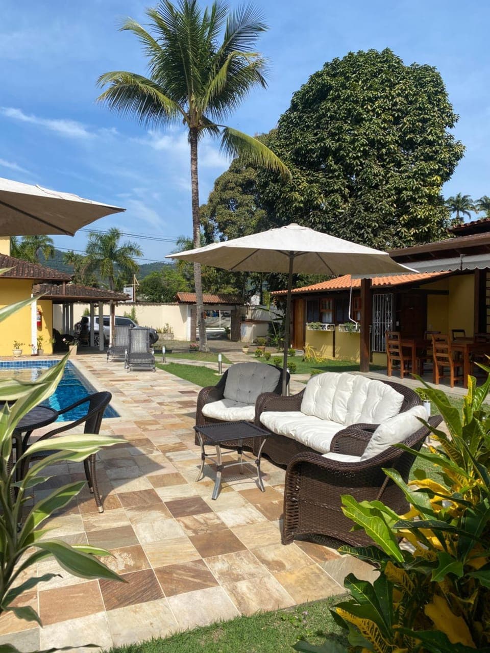 Day, Garden, Garden, Seating area, Garden view, Pool view, Swimming pool, sunbed