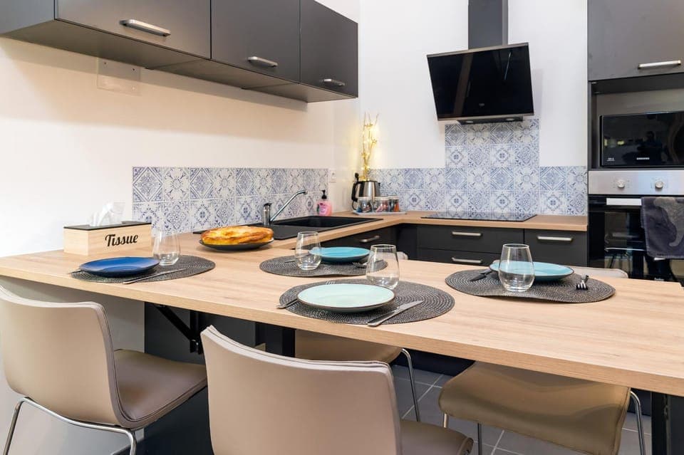 Kitchen or kitchenette