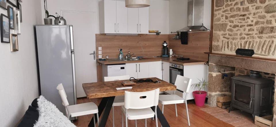 Coffee/tea facilities, Kitchen or kitchenette, Dining area, minibar, oven, pet friendly, stove