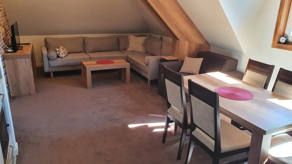 TV and multimedia, Living room, Seating area, Dining area