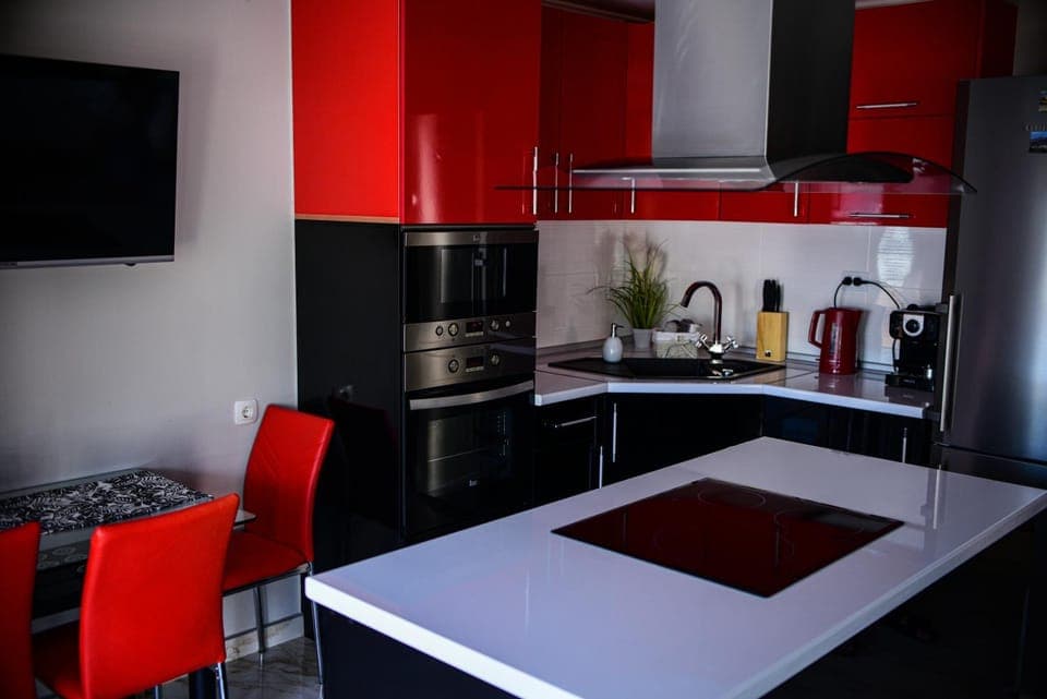 Coffee/tea facilities, Kitchen or kitchenette, Living room, minibar, pet friendly, stove