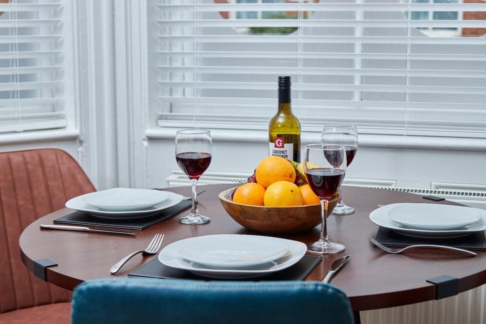 Seating area, Dining area