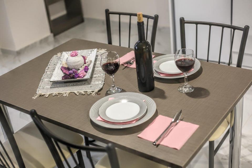 Food and drinks, Dining area, Food, Drinks, Alcoholic drinks