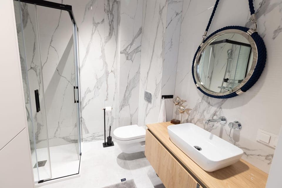 Shower, Toilet, Bathroom, towels