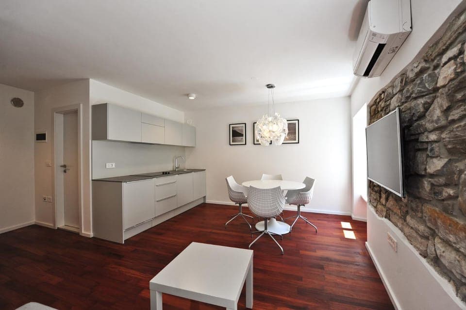 Kitchen or kitchenette, Living room, Seating area