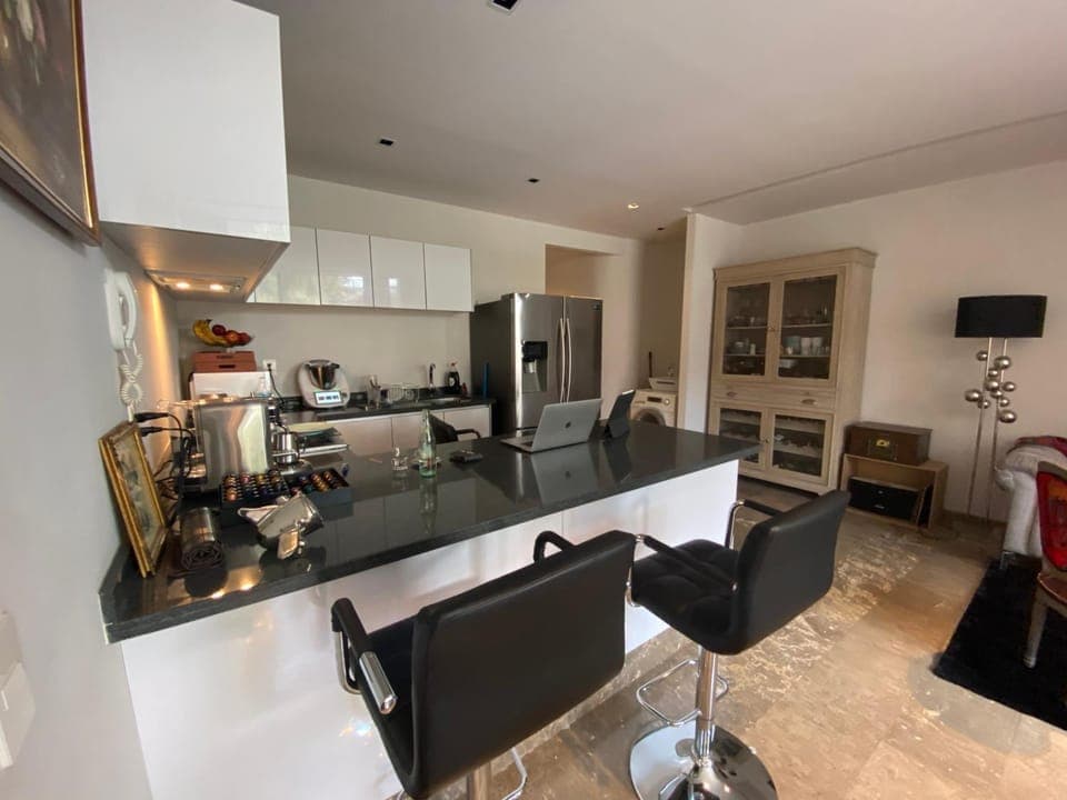 Kitchen or kitchenette, oven