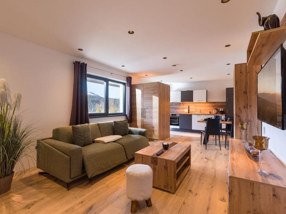 TV and multimedia, Kitchen or kitchenette, Living room, Seating area