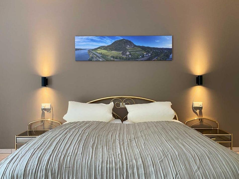 Bed, Photo of the whole room, Bedroom