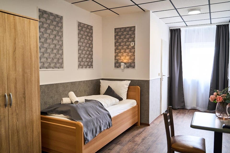 Bed, Photo of the whole room, wardrobe