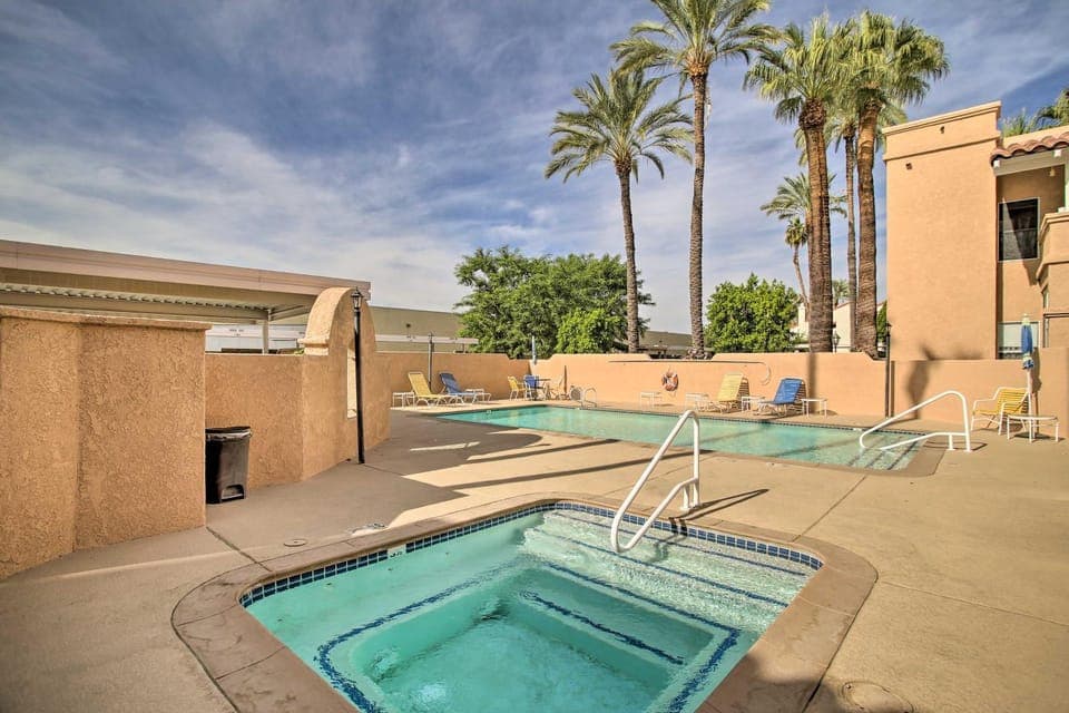 1 Mi to Dtwn Cathedral City: Condo w/ Balcony House in Cathedral City