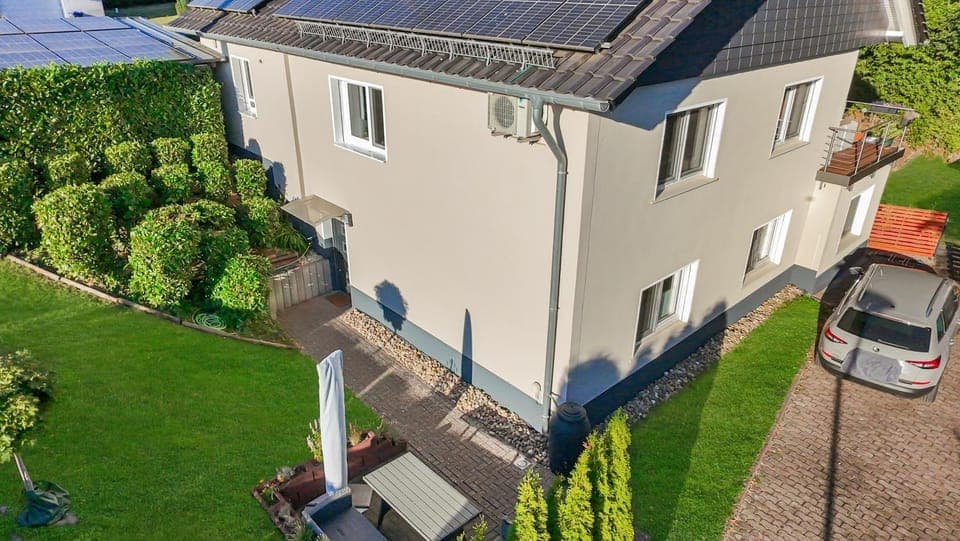 Property building, Balcony/Terrace, Parking