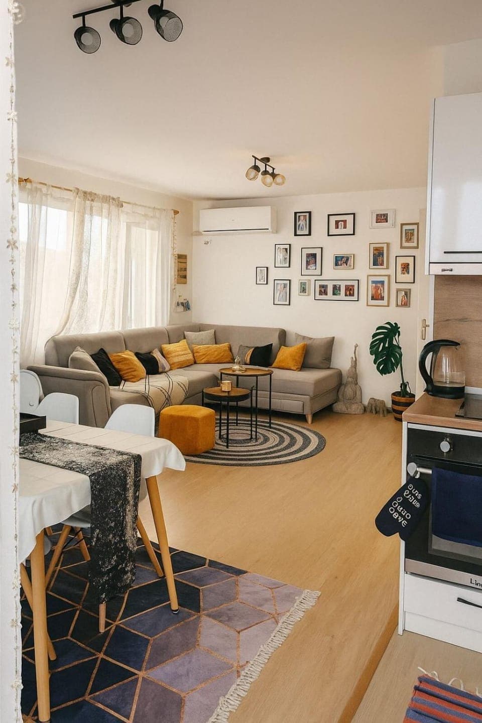 Living room, Seating area, pet friendly