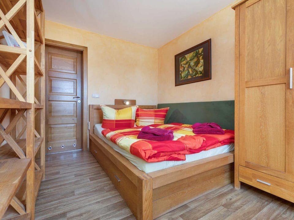 Bed, Photo of the whole room, Decorative detail, Bedroom