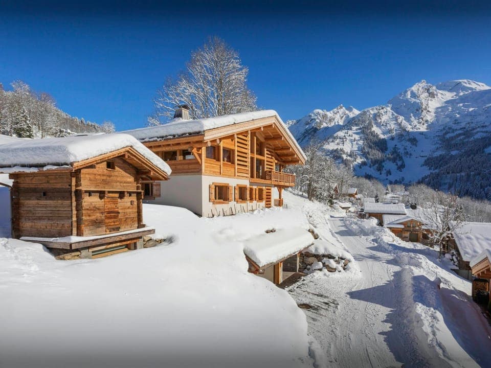 Property building, Day, Natural landscape, Winter, Mountain view