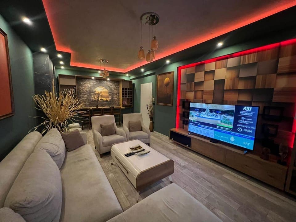 Communal lounge/ TV room, TV and multimedia, Living room, Evening entertainment
