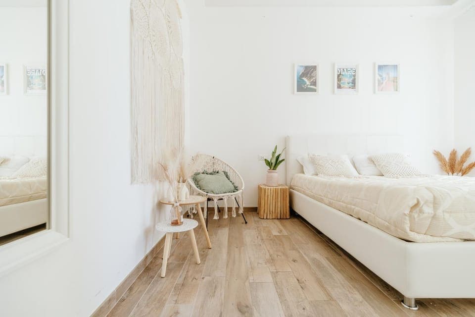 View (from property/room), Balcony/Terrace, Decorative detail, Bedroom, Pets, Pets, wedding