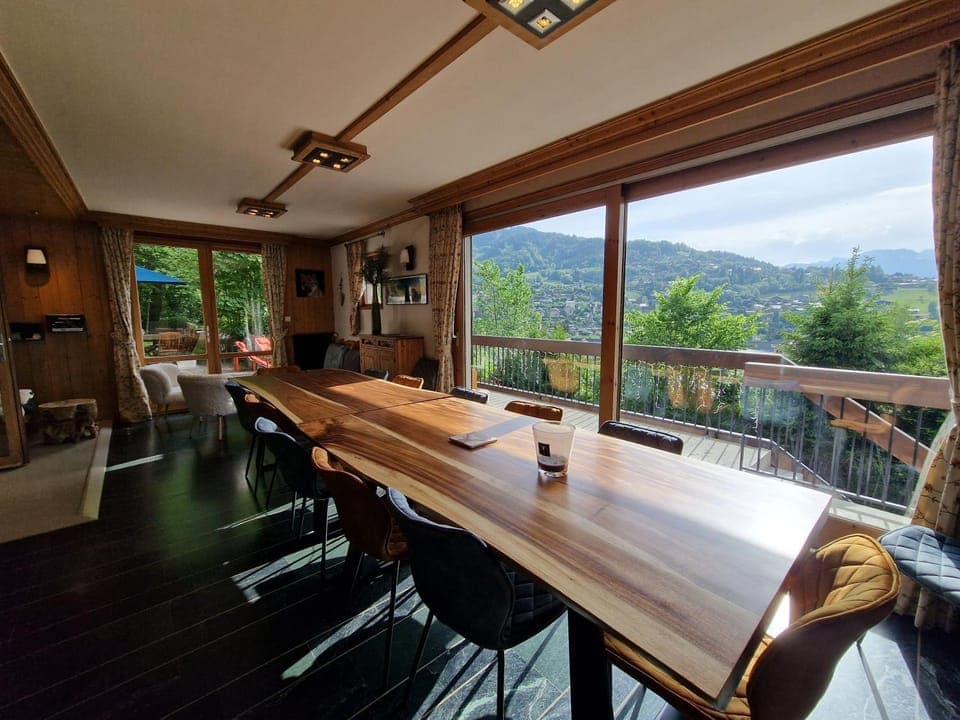 Dining area, Mountain view
