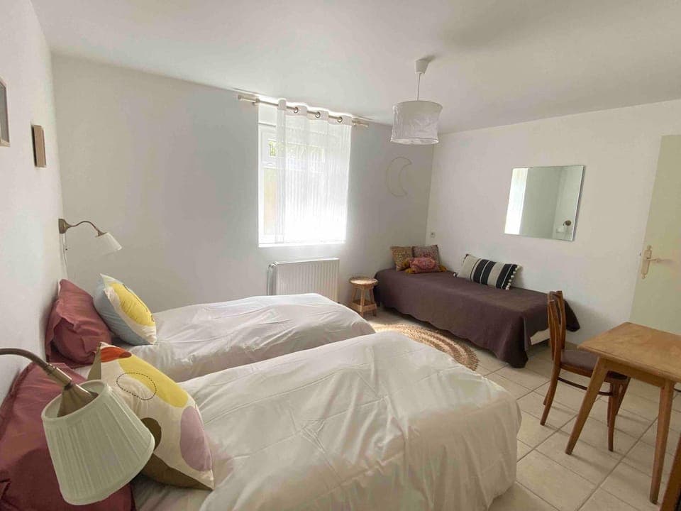 Photo of the whole room, Bedroom