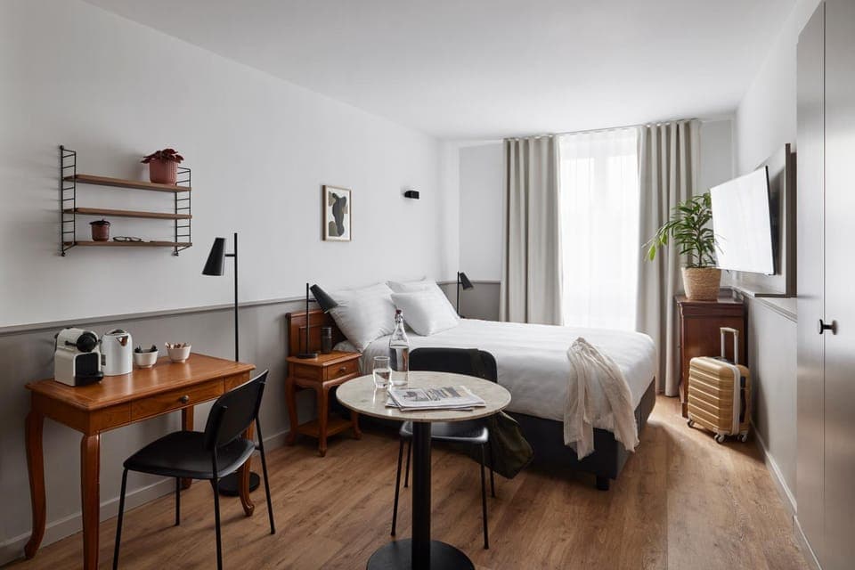 TV and multimedia, Coffee/tea facilities, Photo of the whole room, Seating area, Dining area, Bedroom, hair dresser