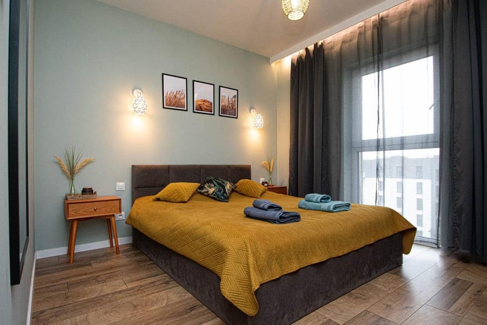 Bed, Photo of the whole room, Bedroom, towels