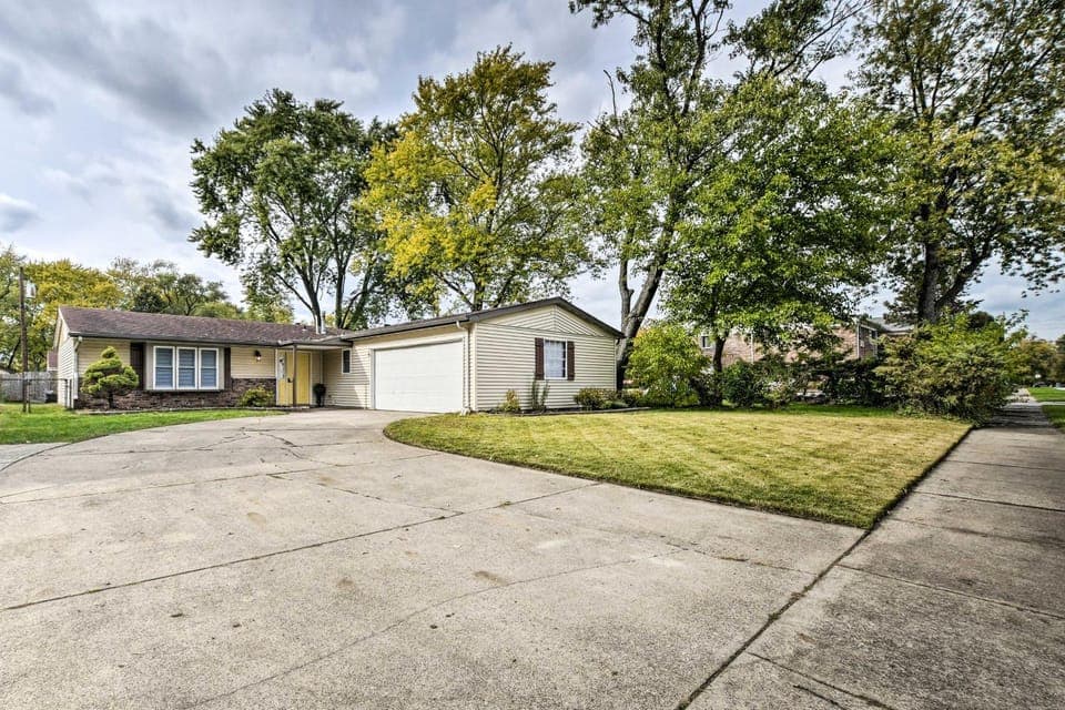 Renovated Griffith Family Home in Chicagoland Area House in Gary