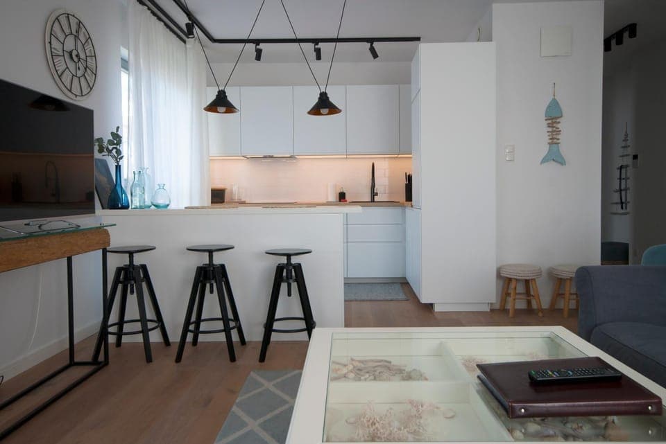 Kitchen or kitchenette, Living room, Seating area, Dining area, stove