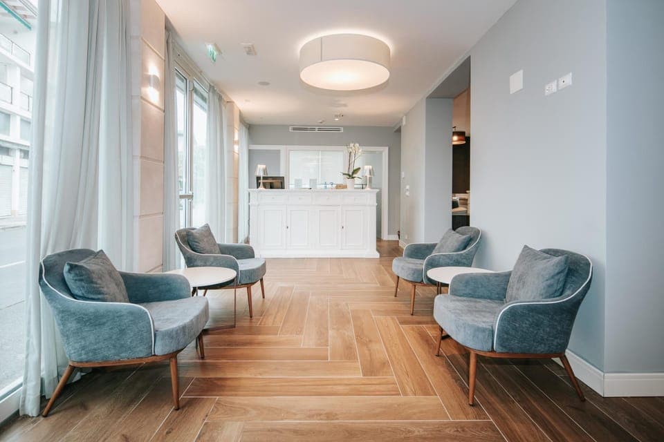 Communal lounge/ TV room, Lobby or reception