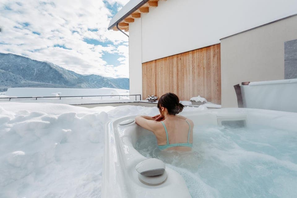 Hot Tub, Swimming pool