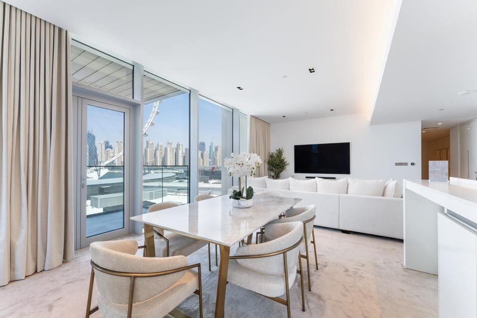 Communal lounge/ TV room, Natural landscape, TV and multimedia, Living room, Seating area, Evening entertainment