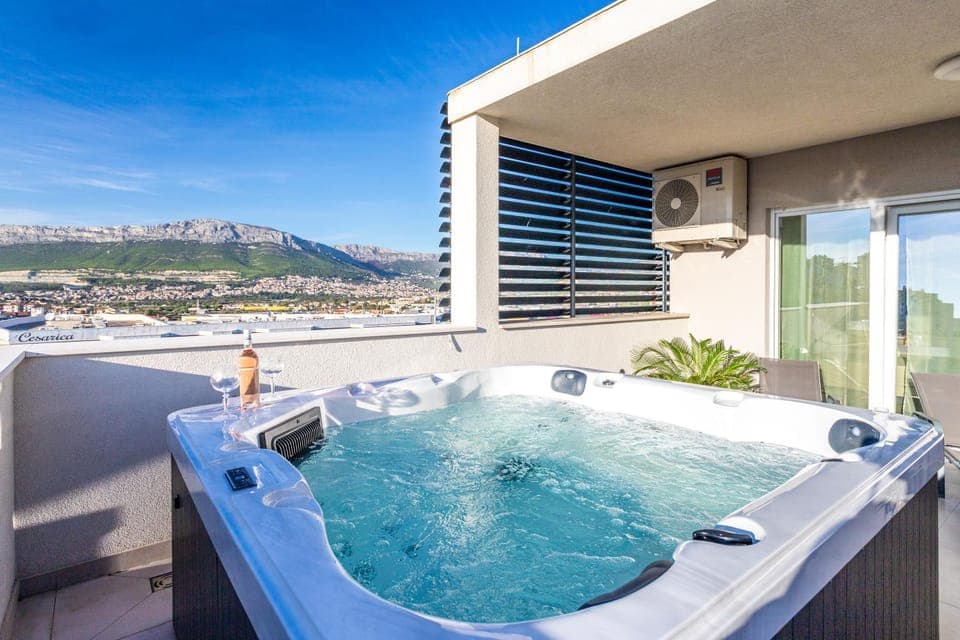 Hot Tub, View (from property/room), Balcony/Terrace