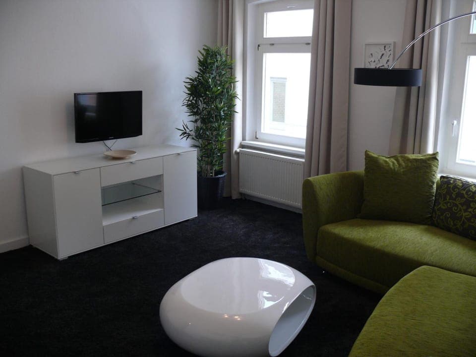 Photo of the whole room, Decorative detail