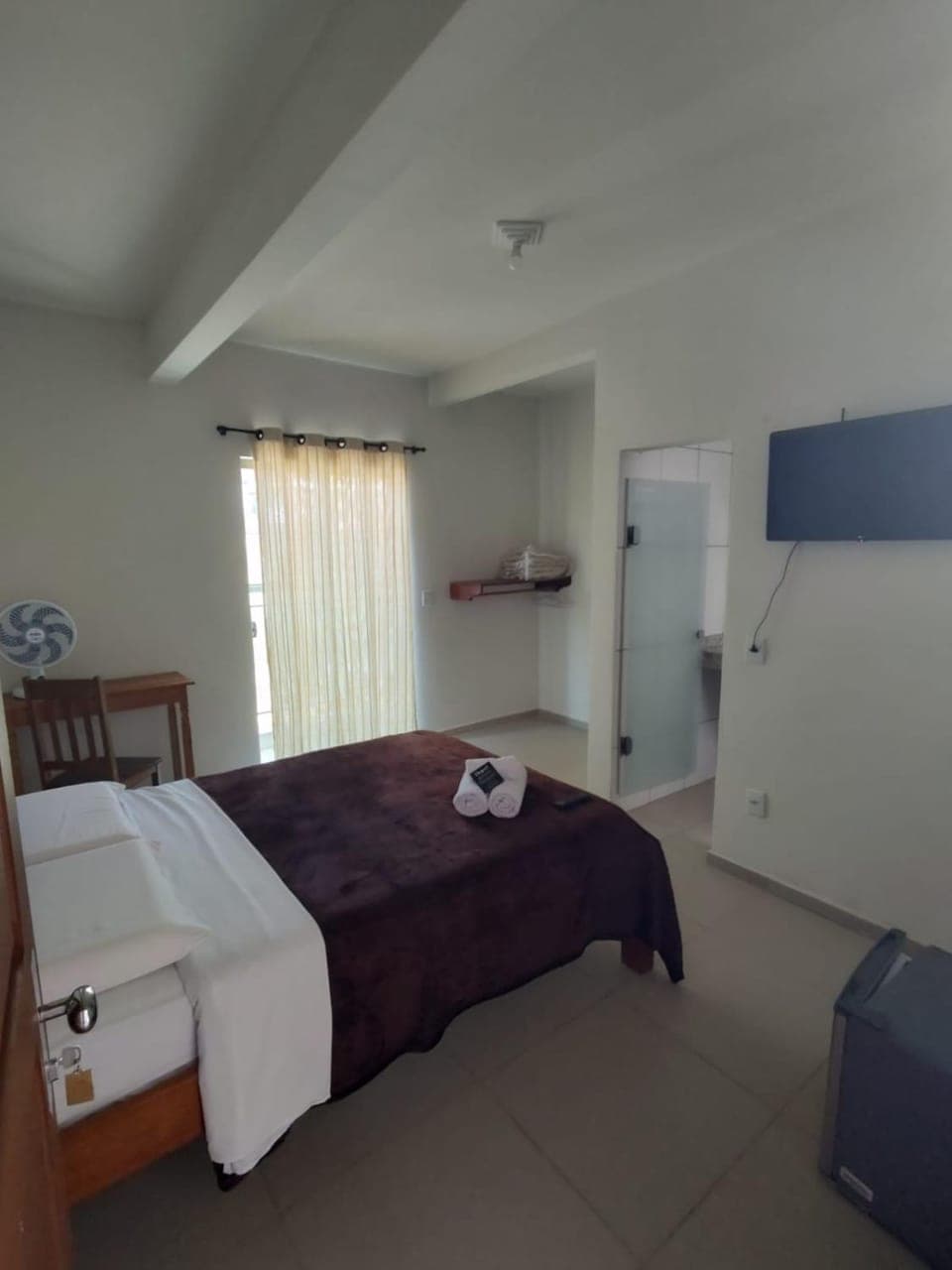 Bed, Photo of the whole room, Bedroom, towels