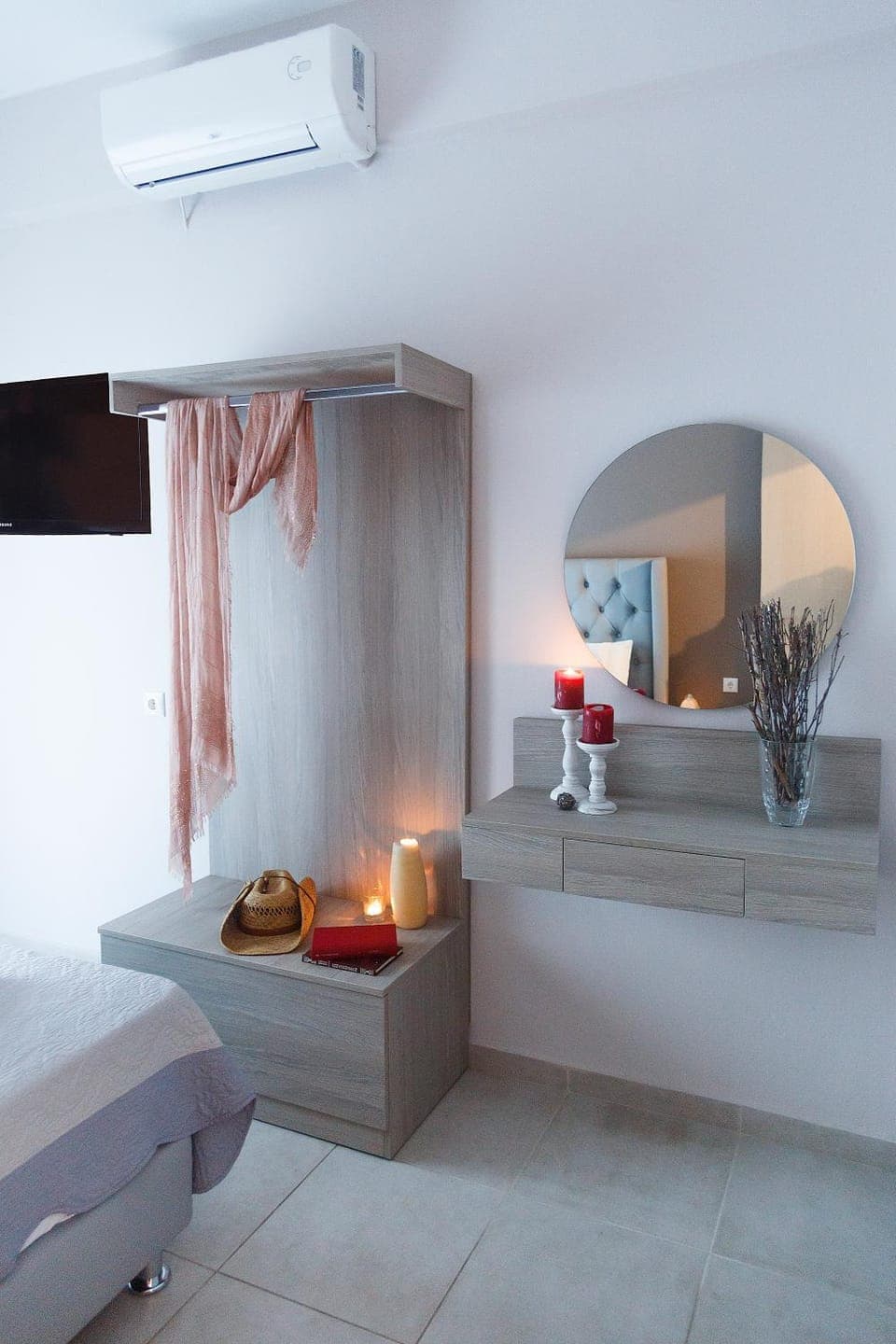 TV and multimedia, Photo of the whole room, air conditioner