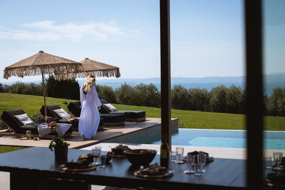 Day, Garden, View (from property/room), View (from property/room), Balcony/Terrace, Garden view, Lake view, Lake view, Pool view, Swimming pool, sunbed