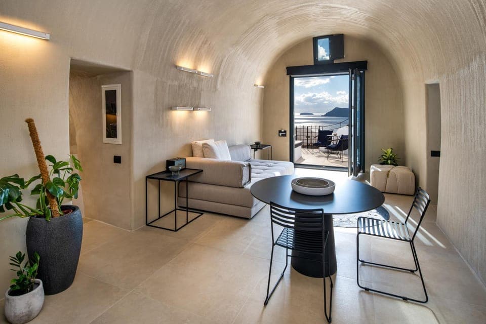 Natural landscape, Living room, Photo of the whole room, Decorative detail, Seating area, Dining area, Sea view