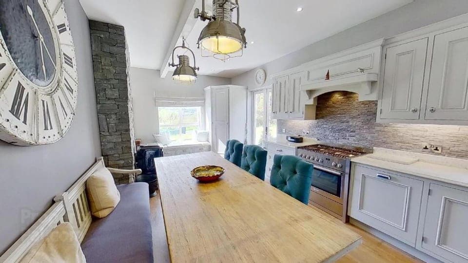 Dining area, Communal kitchen