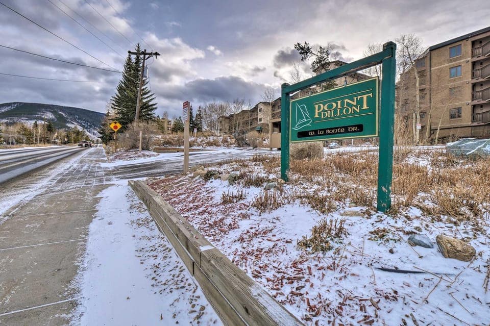 7 Mi to Keystone Resort: Condo w/ Hot Tub & Pool House in Dillon