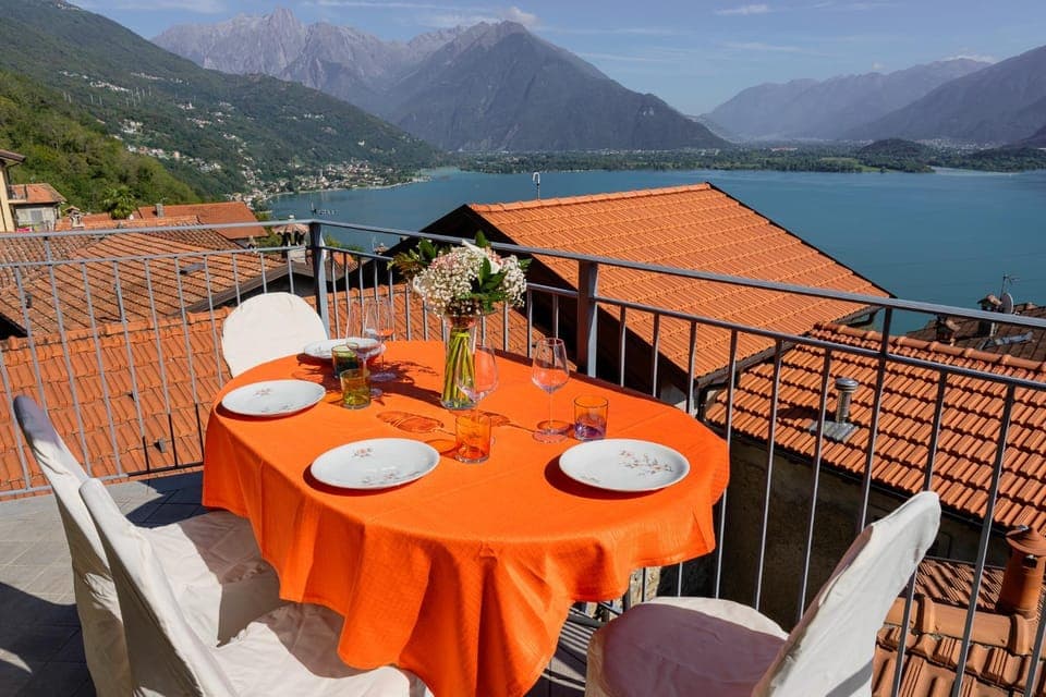 Natural landscape, Balcony/Terrace, Dining area, Lake view, Mountain view