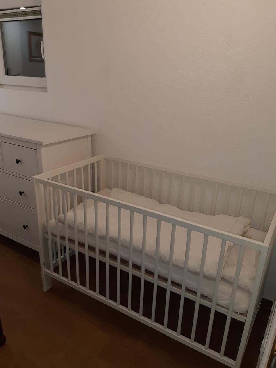 Bedroom, cot