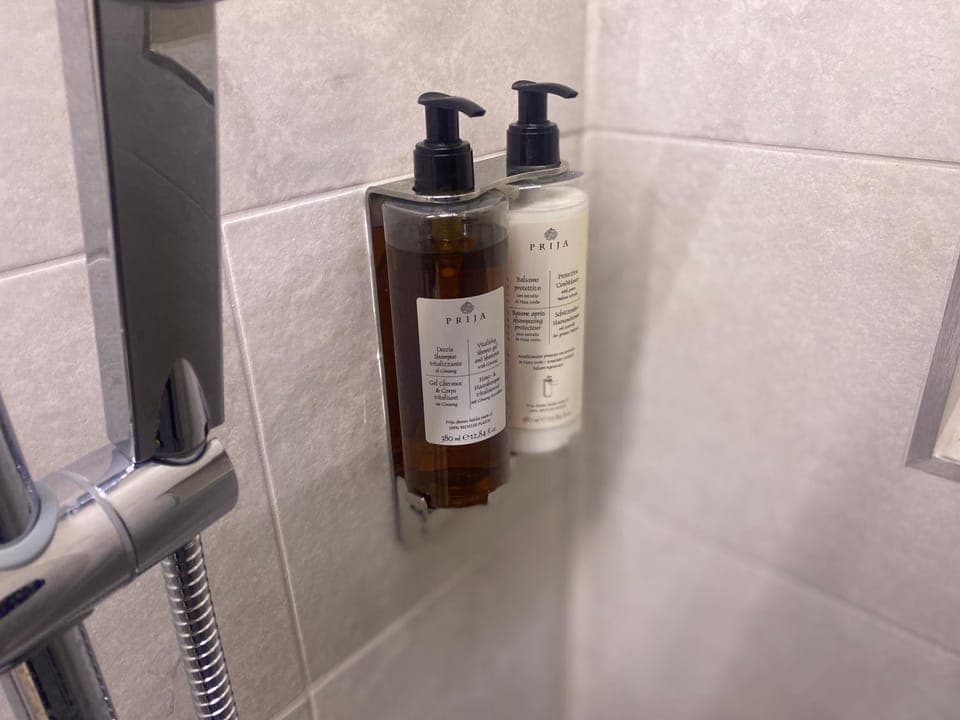 Shower, Decorative detail