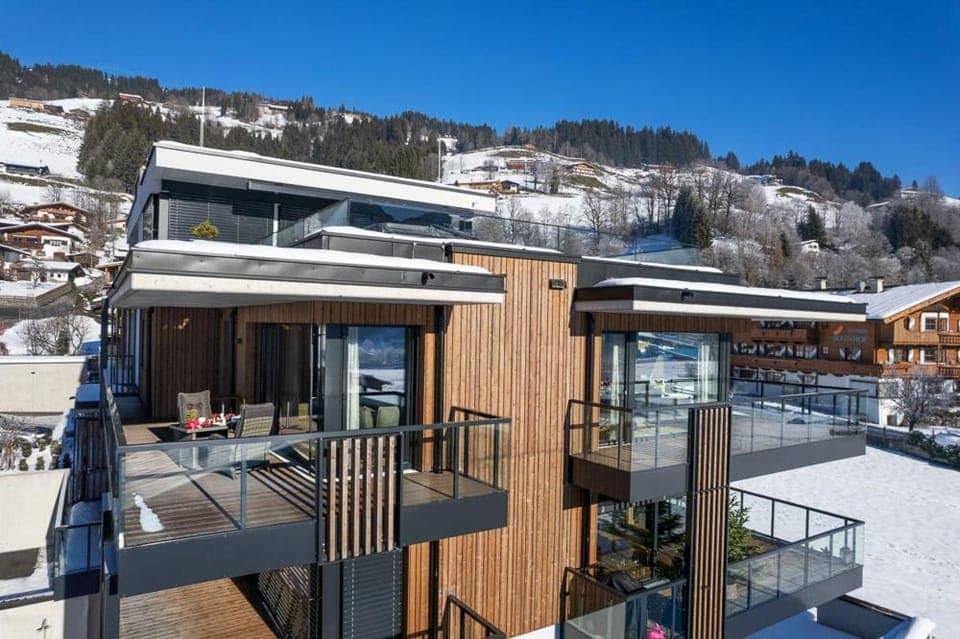 Property building, Balcony/Terrace