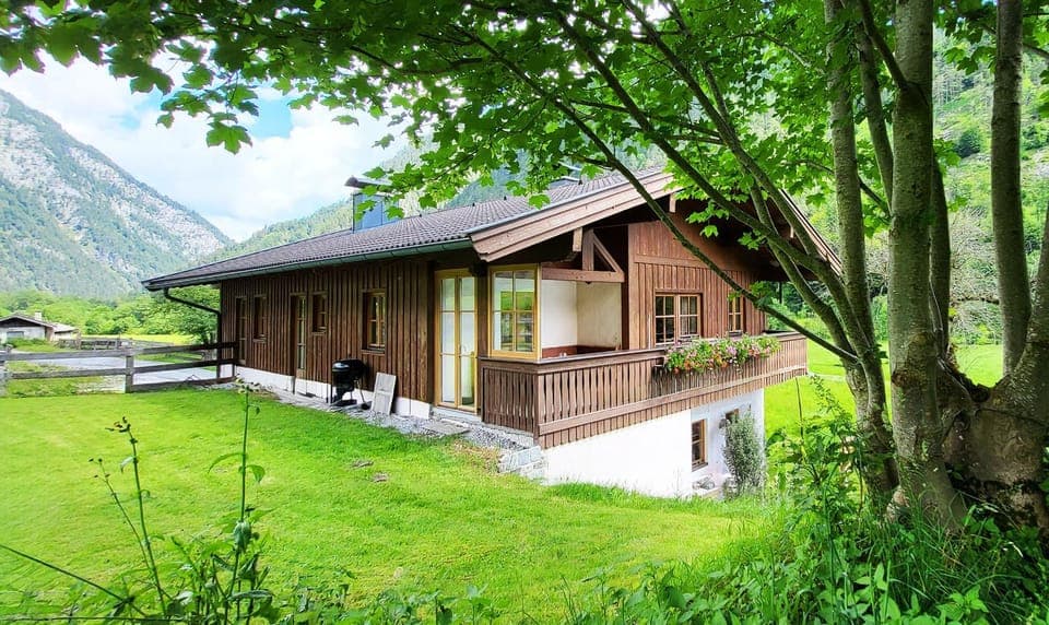 Property building, Summer, Garden