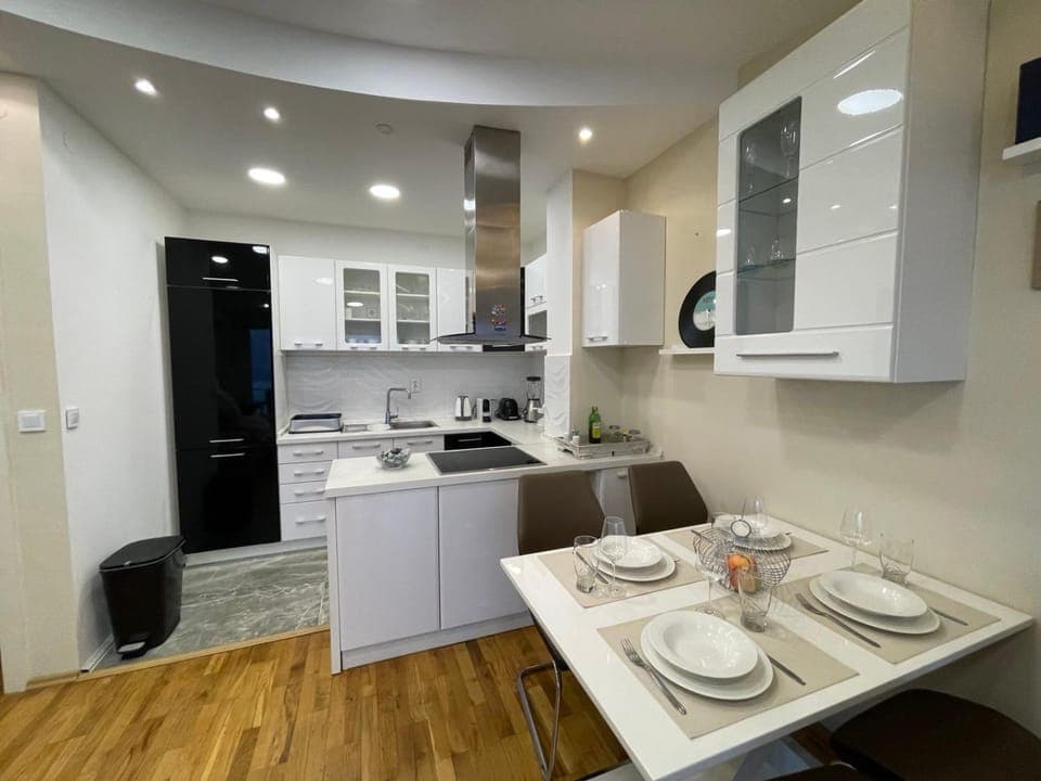 Kitchen or kitchenette, Dining area, kitchen