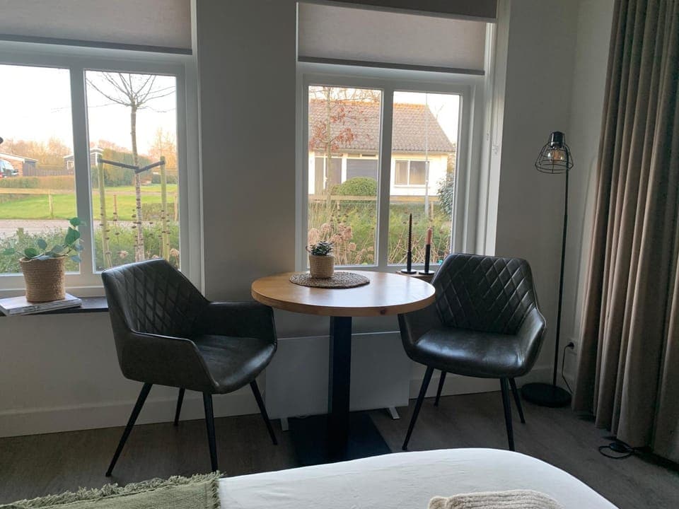 Seating area, Dining area