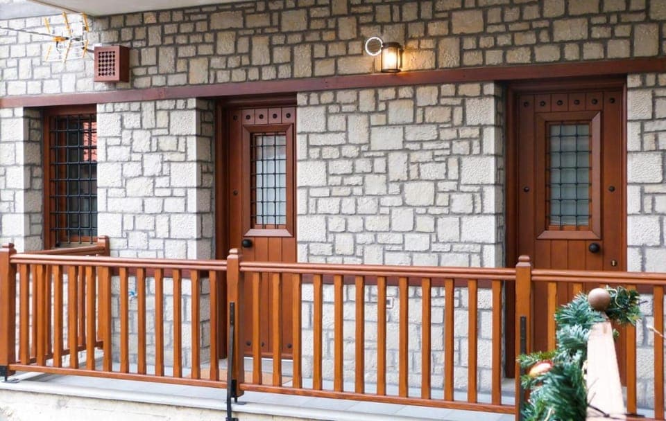 Facade/entrance, Day, Balcony/Terrace