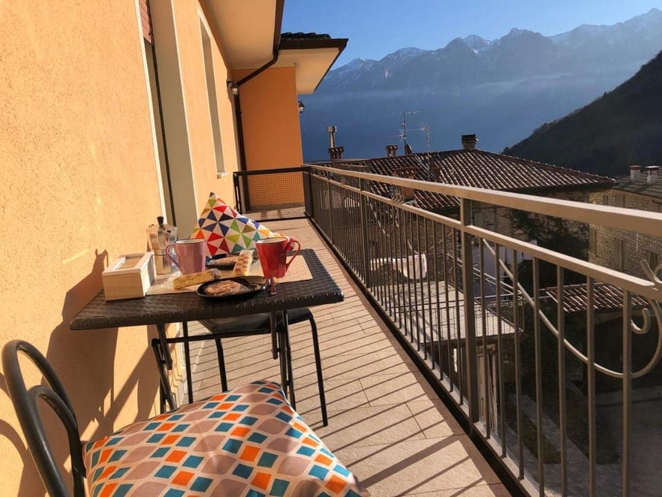 Balcony/Terrace, Mountain view, Italian breakfast