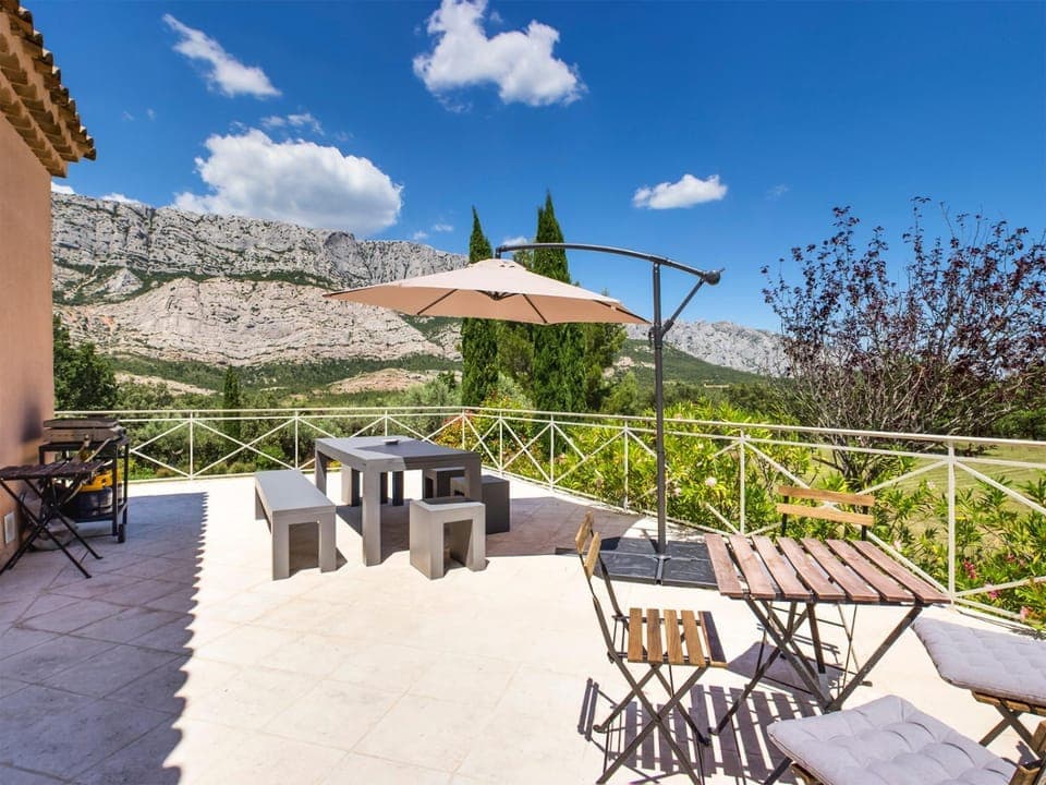 Patio, BBQ facilities, BBQ facilities, View (from property/room), Balcony/Terrace, Landmark view, Mountain view