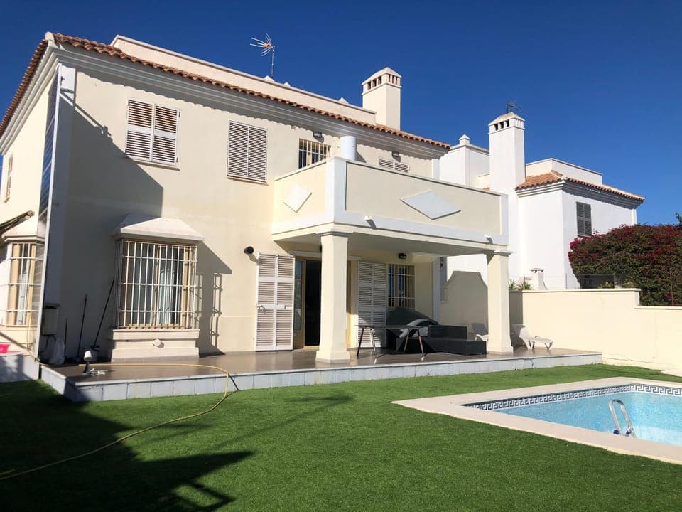 Facade/entrance, Swimming pool