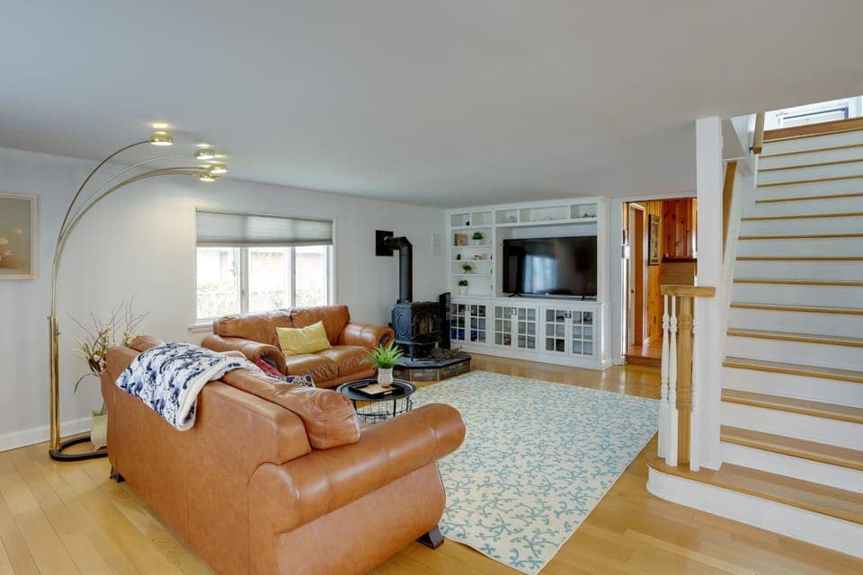 Spacious Lakefront House w/ Backyard Fire Pit House in Jerusalem Township