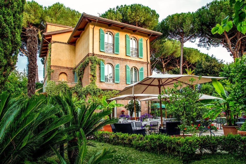 Staff, Restaurant/places to eat, Facade/entrance, Food close-up, Garden, Balcony/Terrace, Lounge or bar, Banquet/Function facilities, Evening entertainment, Pets, Garden view, Alcoholic drinks, Non alcoholic drinks, Family